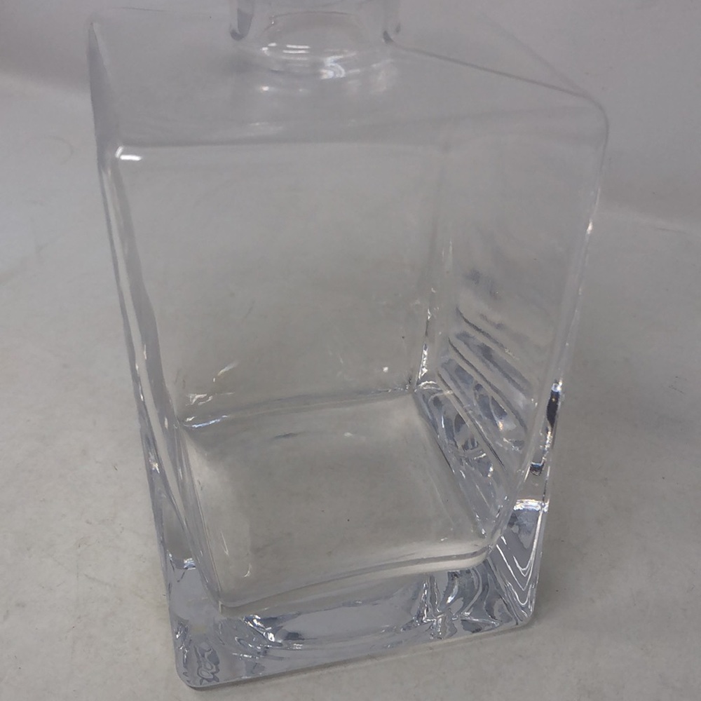 Glass Squared Body and Rounded Topper Decanter - Picture 3 of 6